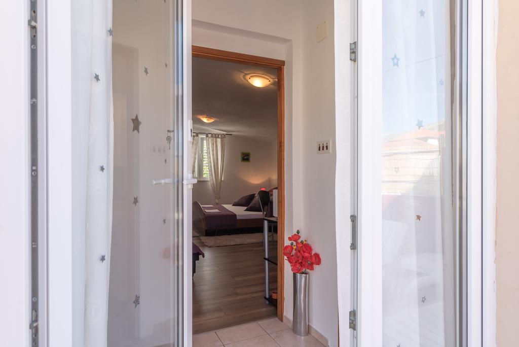 Apartments Mare Trogir Luaran gambar