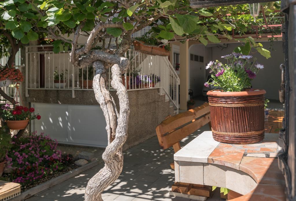 Apartments Mare Trogir Luaran gambar